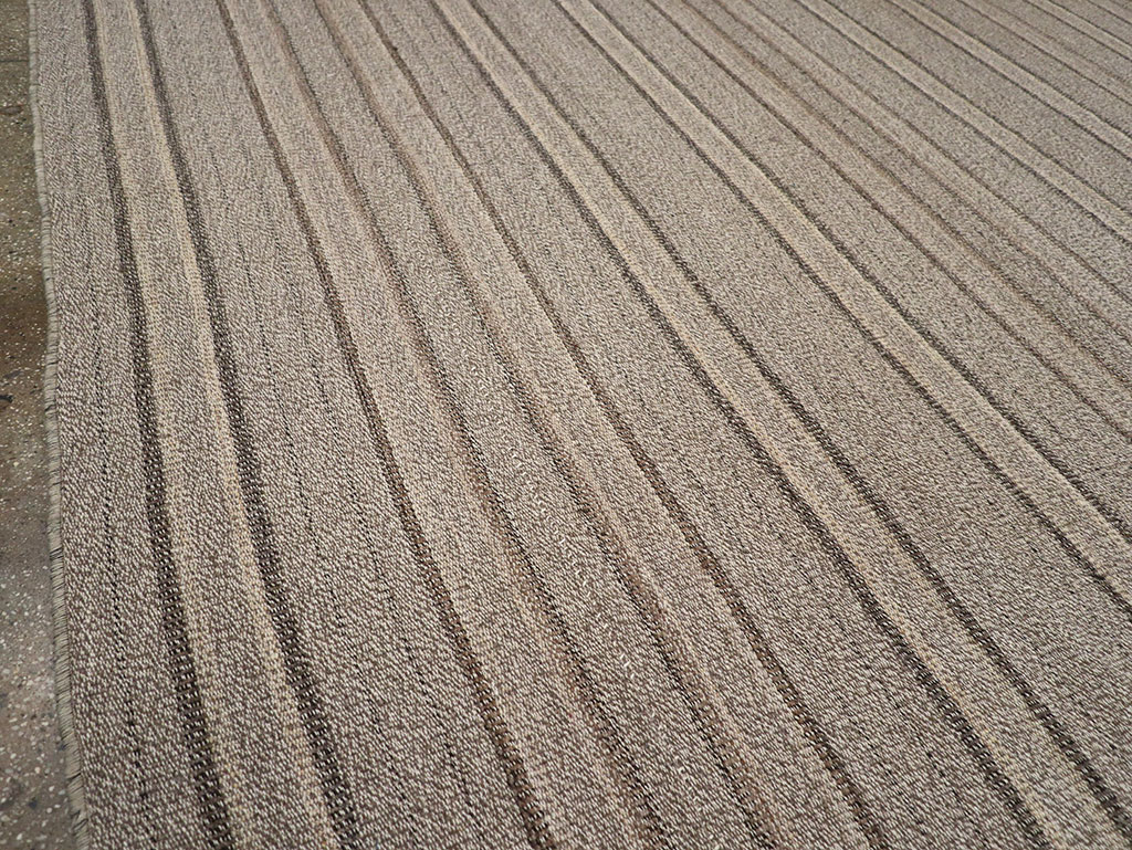 Modern Turkish Flatweave Kilim Room Size Carpet, No.32457 - Staging