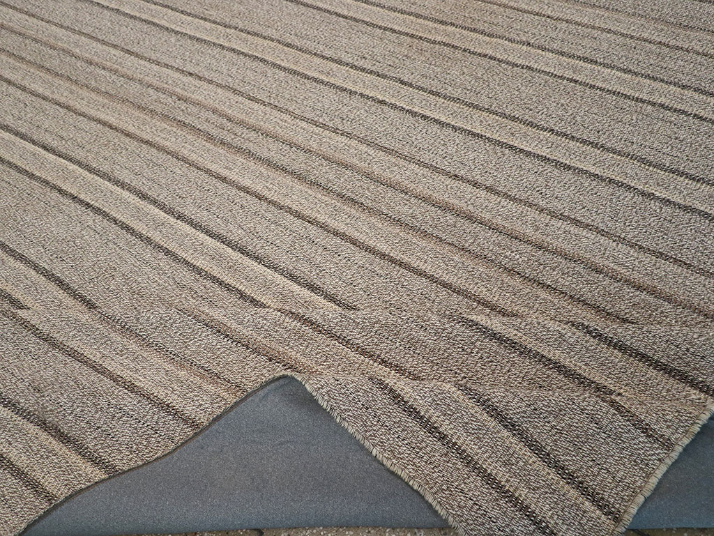 Modern Turkish Flatweave Kilim Room Size Carpet, No.32457 - Staging