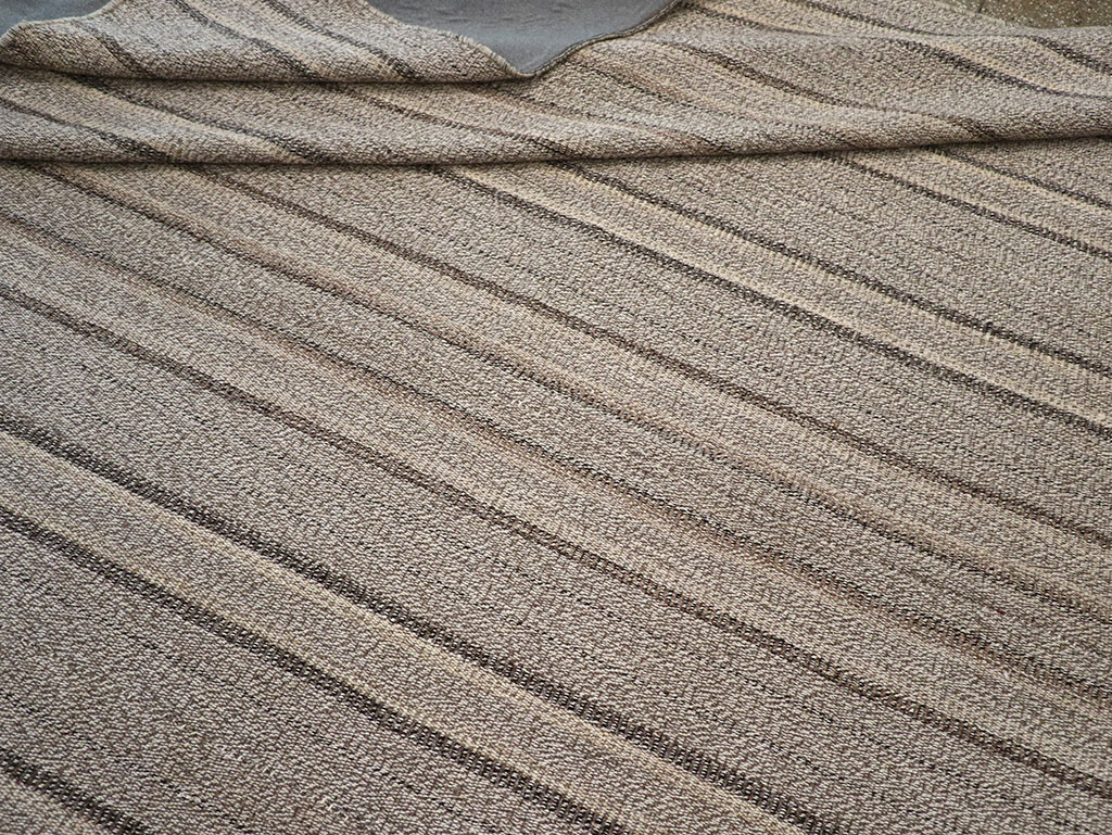 Modern Turkish Flatweave Kilim Room Size Carpet, No.32457 - Staging