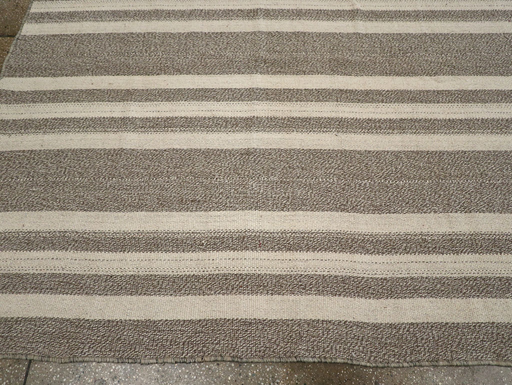Modern Turkish Flatweave Kilim Room Size Carpet, No.32458 - Staging