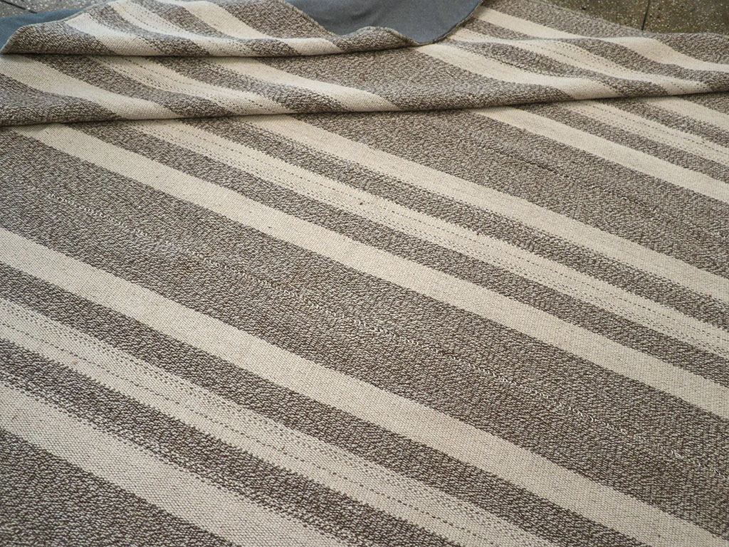 Modern Turkish Flatweave Kilim Room Size Carpet, No.32458 - Staging