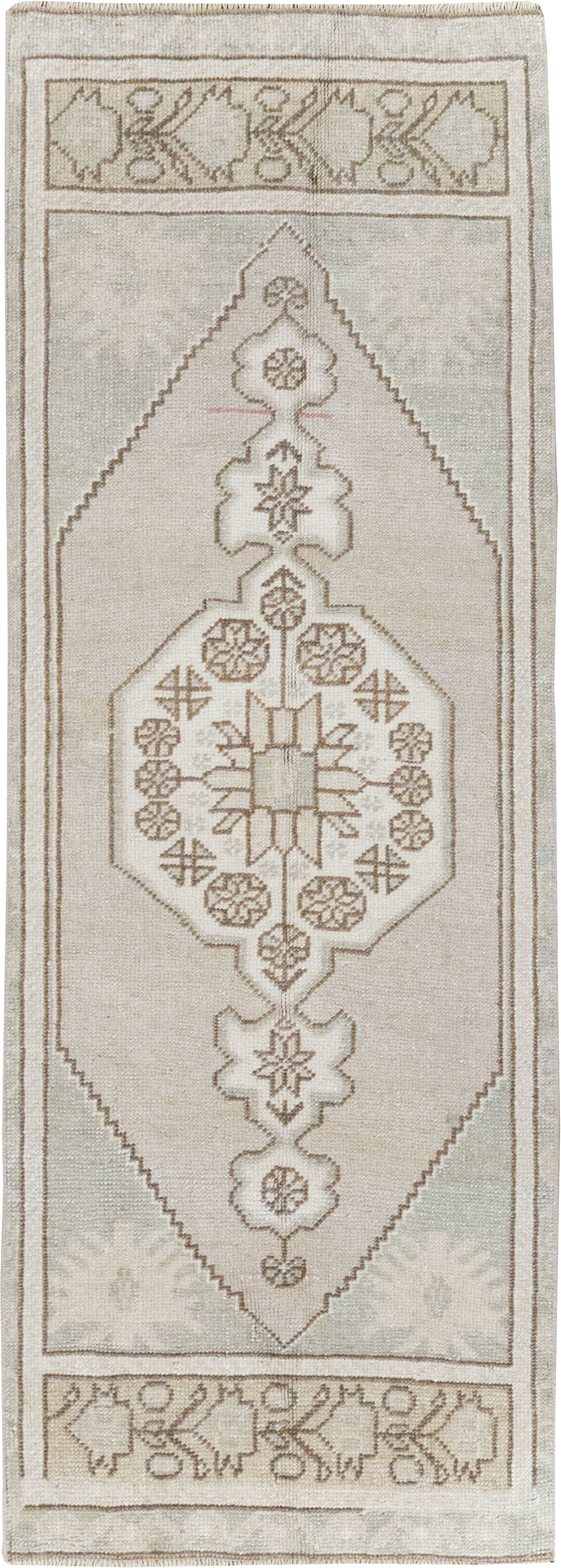 Vintage Turkish Oushak Throw Rug, No.32490 - Staging