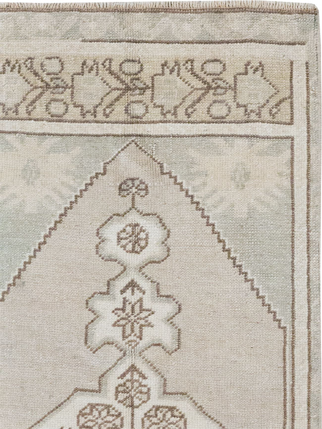 Vintage Turkish Oushak Throw Rug, No.32490 - Staging