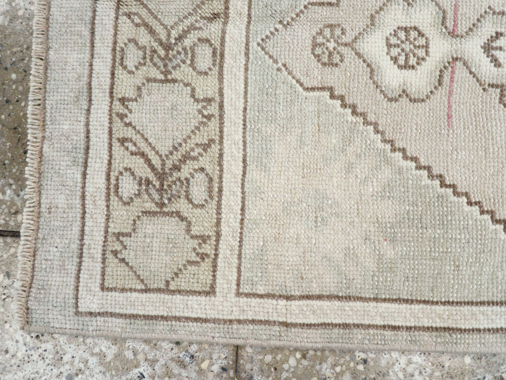 Vintage Turkish Oushak Throw Rug, No.32490 - Staging