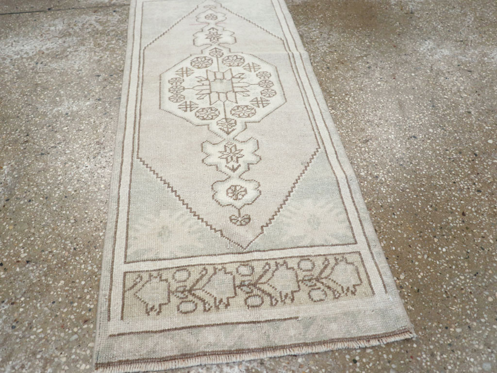 Vintage Turkish Oushak Throw Rug, No.32490 - Staging