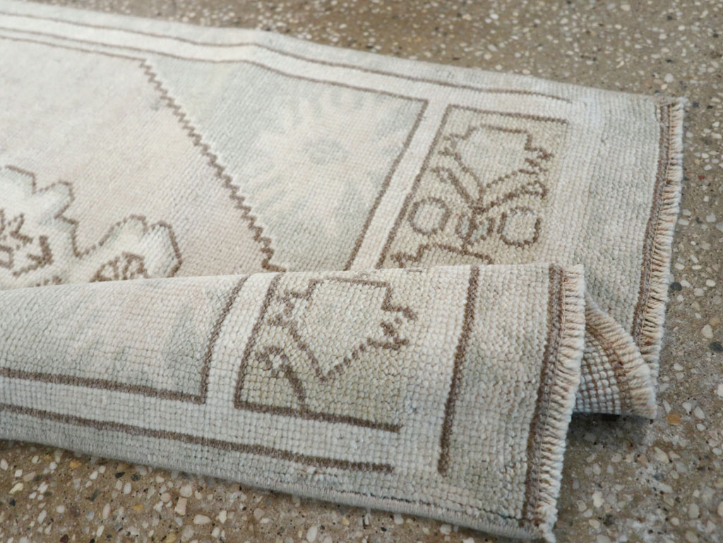 Vintage Turkish Oushak Throw Rug, No.32490 - Staging