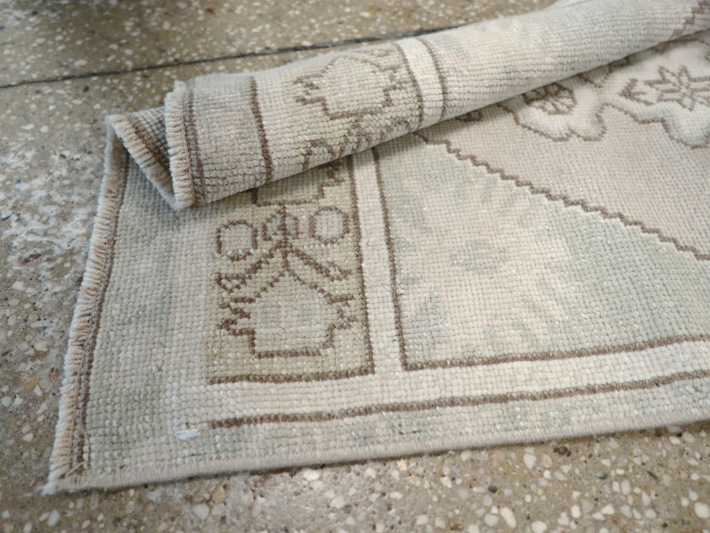 Vintage Turkish Oushak Throw Rug, No.32490 - Staging