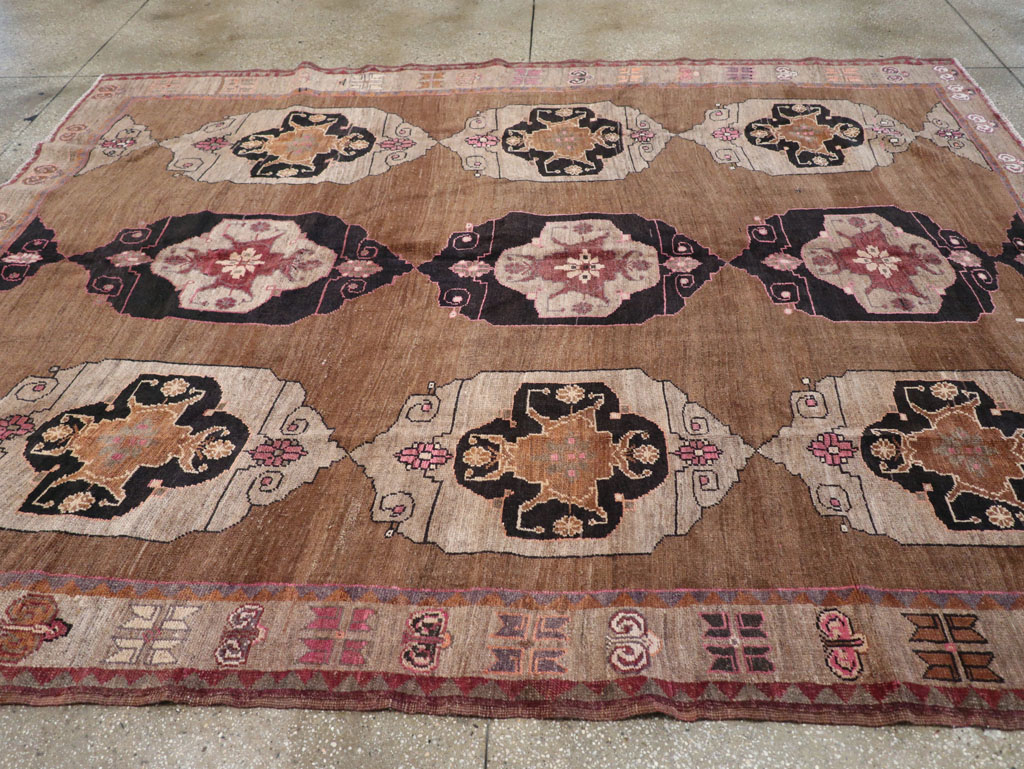 Vintage Turkish Anatolian Room Size Carpet, No.32507 - Staging