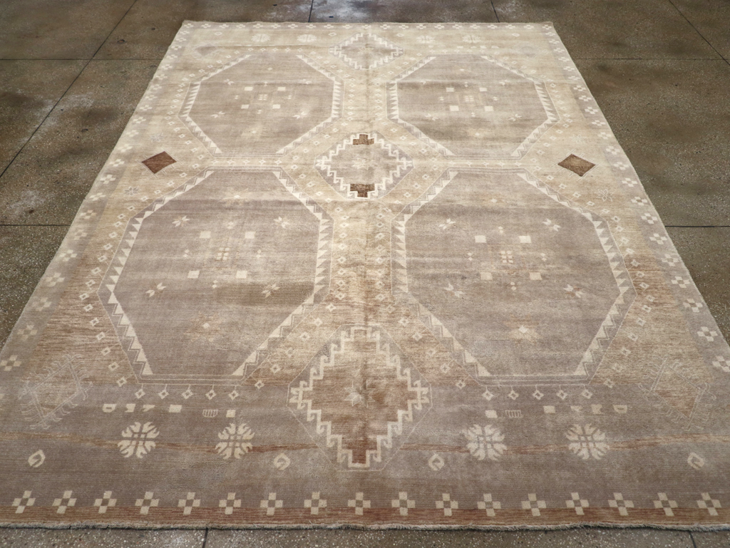 Modern Turkish Anatolian Room Size Carpet, No.32517 - Staging