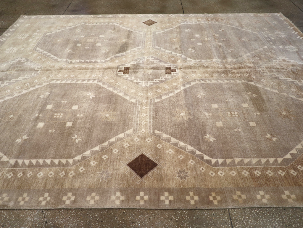 Modern Turkish Anatolian Room Size Carpet, No.32517 - Staging