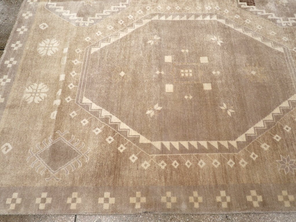 Modern Turkish Anatolian Room Size Carpet, No.32517 - Staging