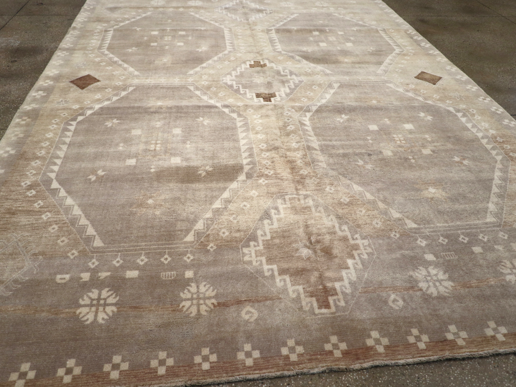 Modern Turkish Anatolian Room Size Carpet, No.32517 - Staging