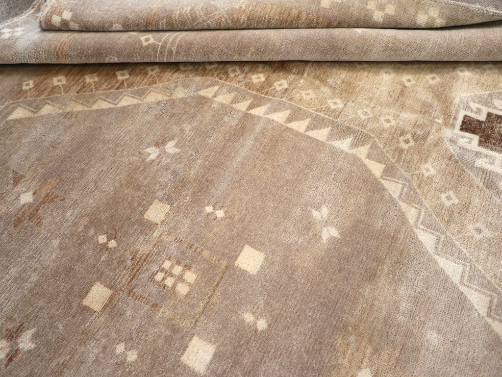 Modern Turkish Anatolian Room Size Carpet, No.32517 - Staging