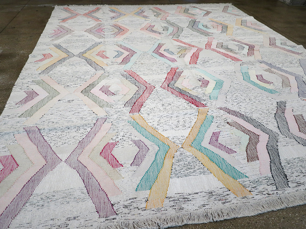 Contemporary Turkish Flatweave Large Room Size Carpet, No.32531 - Staging