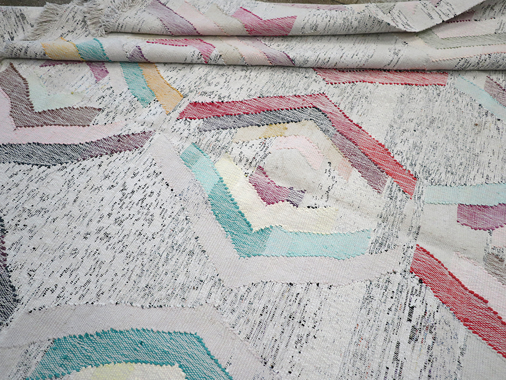 Contemporary Turkish Flatweave Large Room Size Carpet, No.32531 - Staging