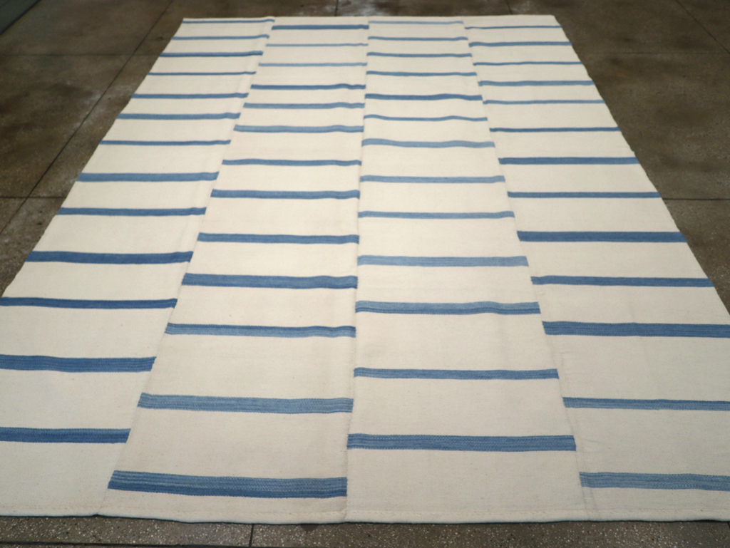 Modern Turkish Flatweave Kilim Room Size Carpet, No.32543 - Staging