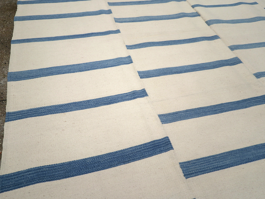 Modern Turkish Flatweave Kilim Room Size Carpet, No.32543 - Staging