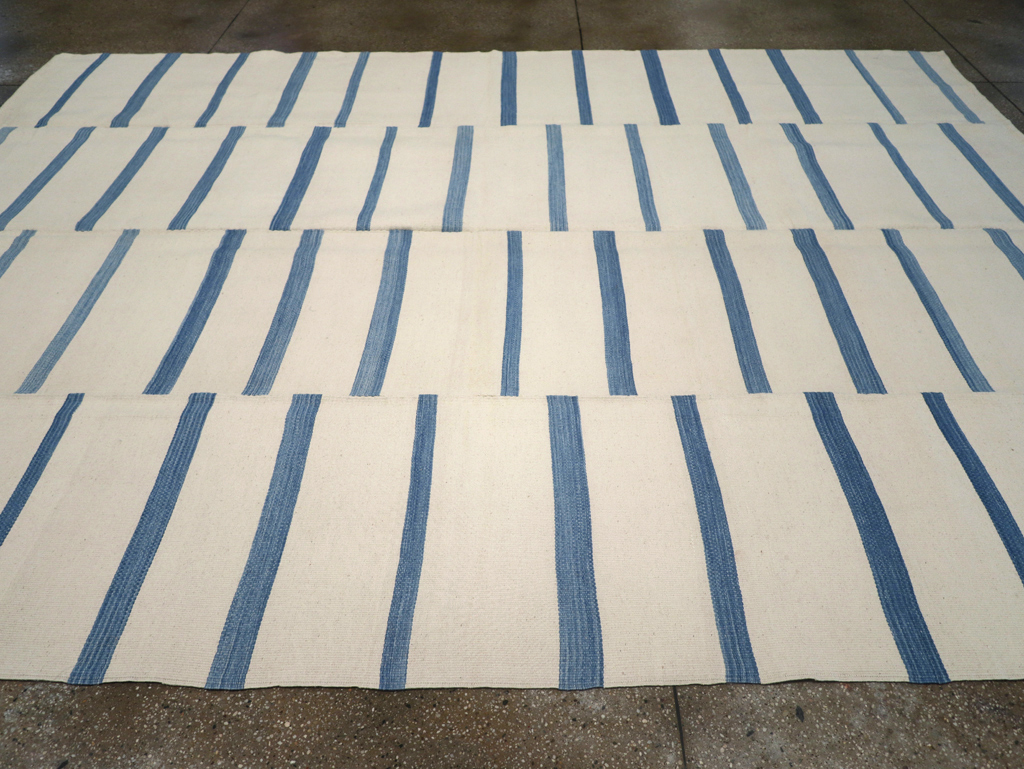 Modern Turkish Flatweave Kilim Room Size Carpet, No.32543 - Staging