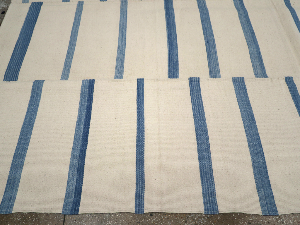 Modern Turkish Flatweave Kilim Room Size Carpet, No.32543 - Staging