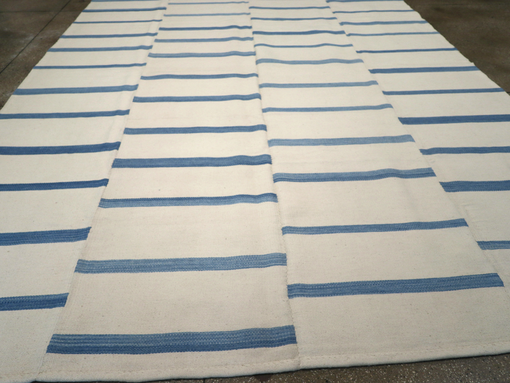 Modern Turkish Flatweave Kilim Room Size Carpet, No.32543 - Staging