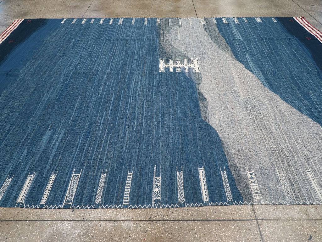 Contemporary Turkish Flatweave Kilim Room Size Carpet, No.32575 - Staging