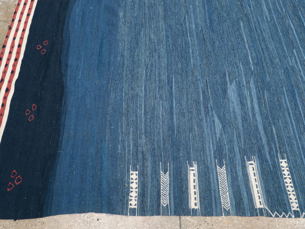 Contemporary Turkish Flatweave Kilim Room Size Carpet, No.32575 - Staging