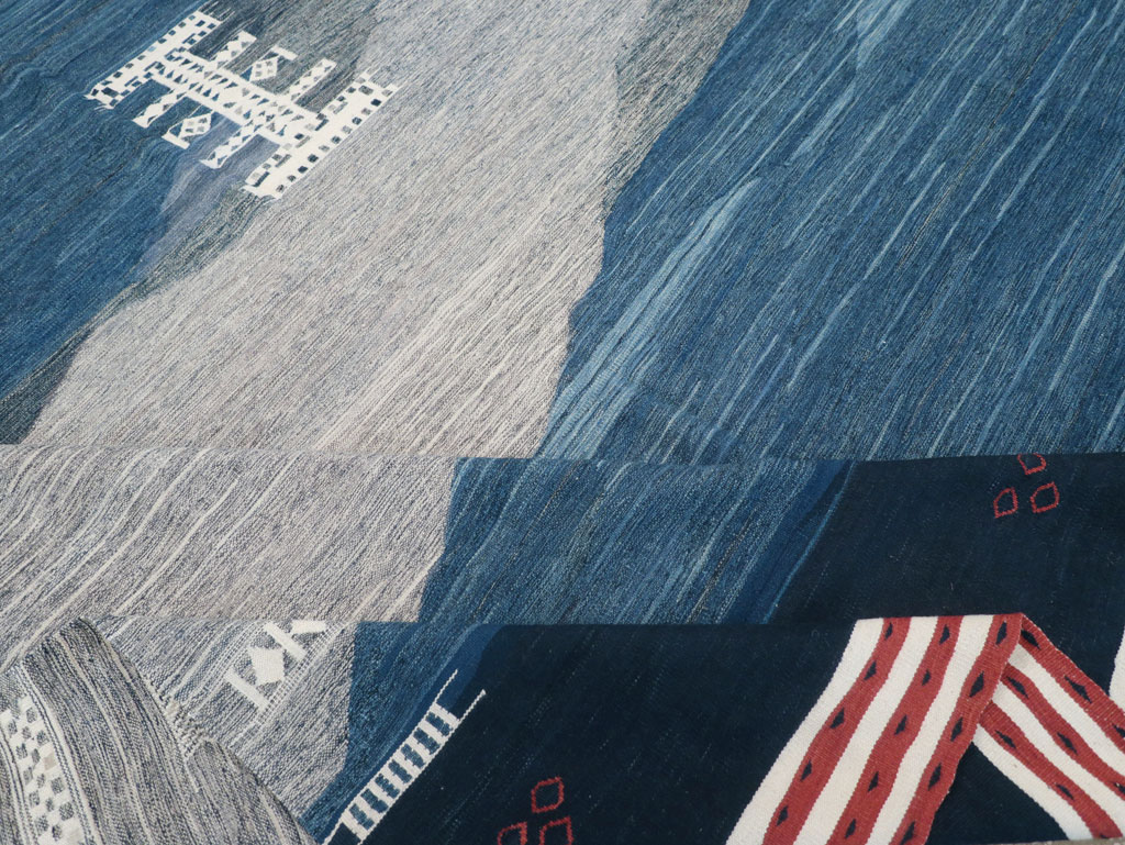 Contemporary Turkish Flatweave Kilim Room Size Carpet, No.32575 - Staging