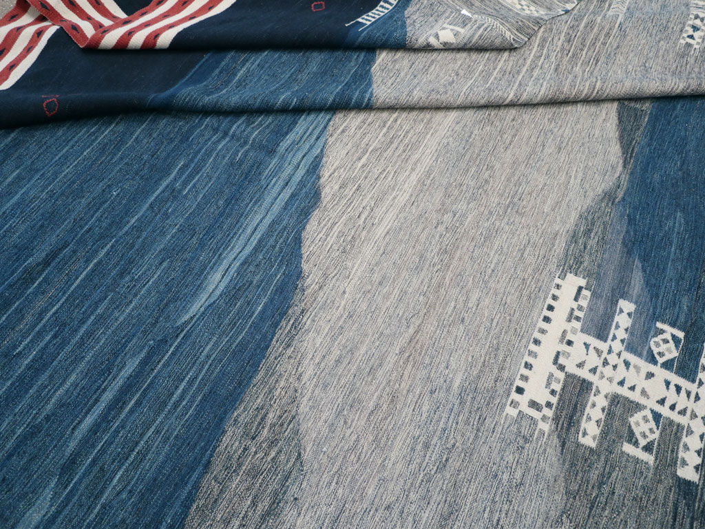 Contemporary Turkish Flatweave Kilim Room Size Carpet, No.32575 - Staging