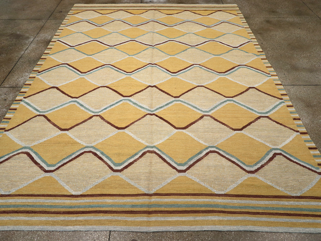 Contemporary Turkish Flatweave Kilim Room Size Carpet, No.32576 - Staging