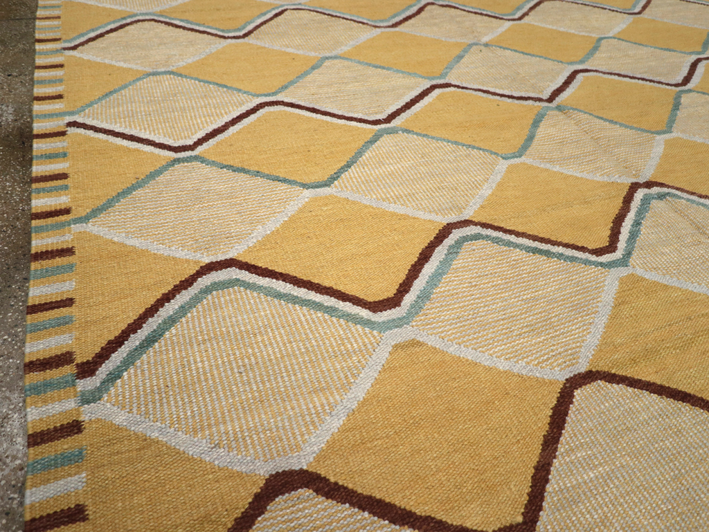 Contemporary Turkish Flatweave Kilim Room Size Carpet, No.32576 - Staging