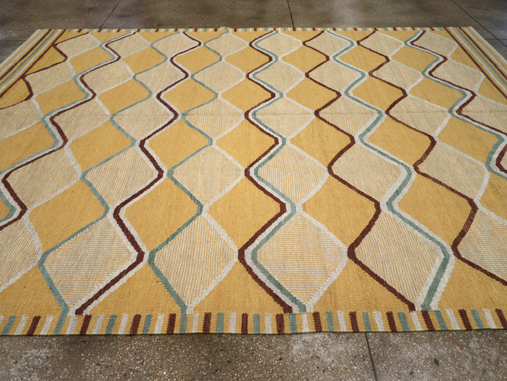 Contemporary Turkish Flatweave Kilim Room Size Carpet, No.32576 - Staging