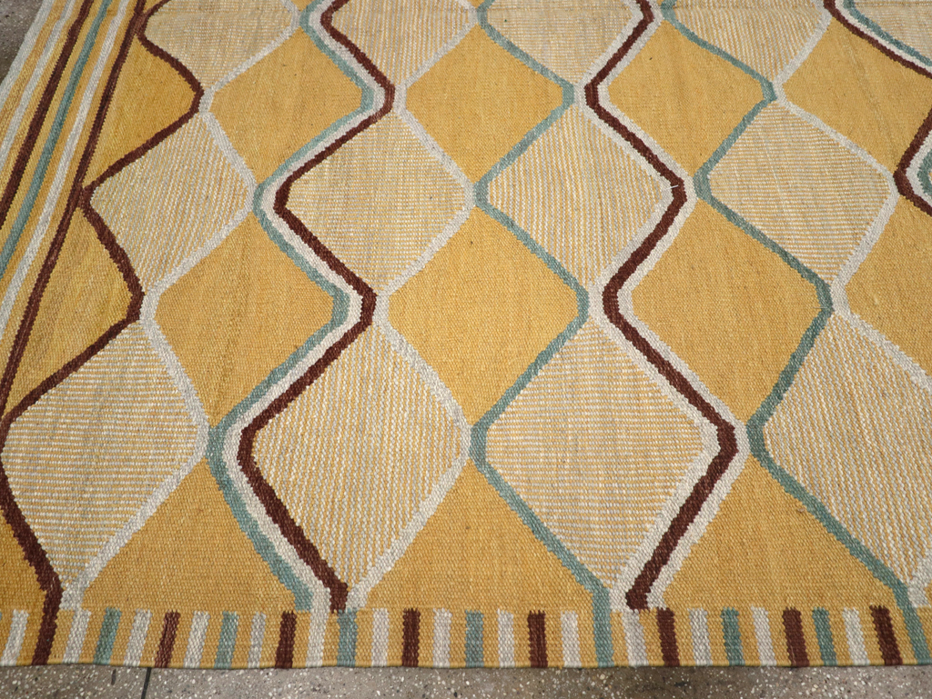 Contemporary Turkish Flatweave Kilim Room Size Carpet, No.32576 - Staging