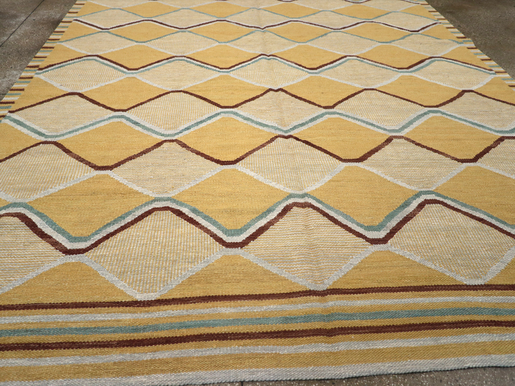 Contemporary Turkish Flatweave Kilim Room Size Carpet, No.32576 - Staging
