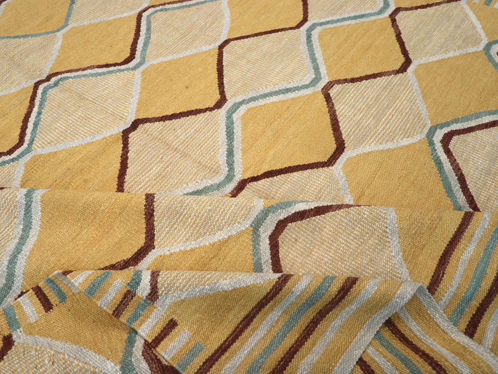 Contemporary Turkish Flatweave Kilim Room Size Carpet, No.32576 - Staging