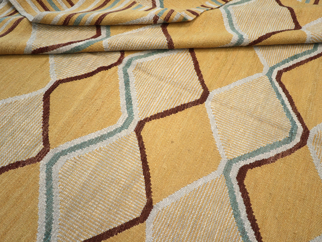 Contemporary Turkish Flatweave Kilim Room Size Carpet, No.32576 - Staging