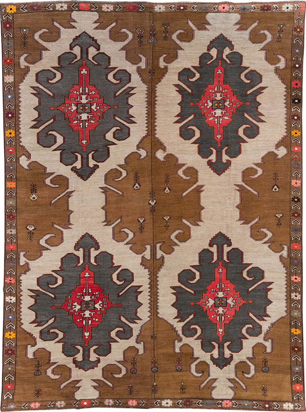 Vintage Turkish Anatolian Room Size Carpet, No.32587 - Staging