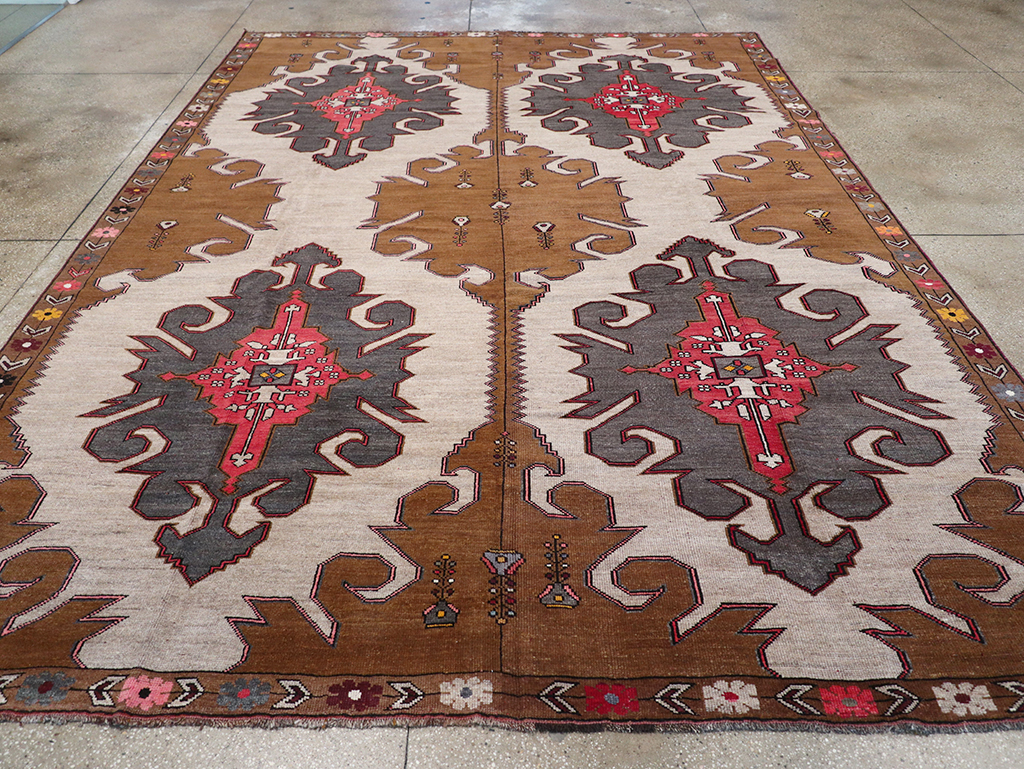 Vintage Turkish Anatolian Room Size Carpet, No.32587 - Staging