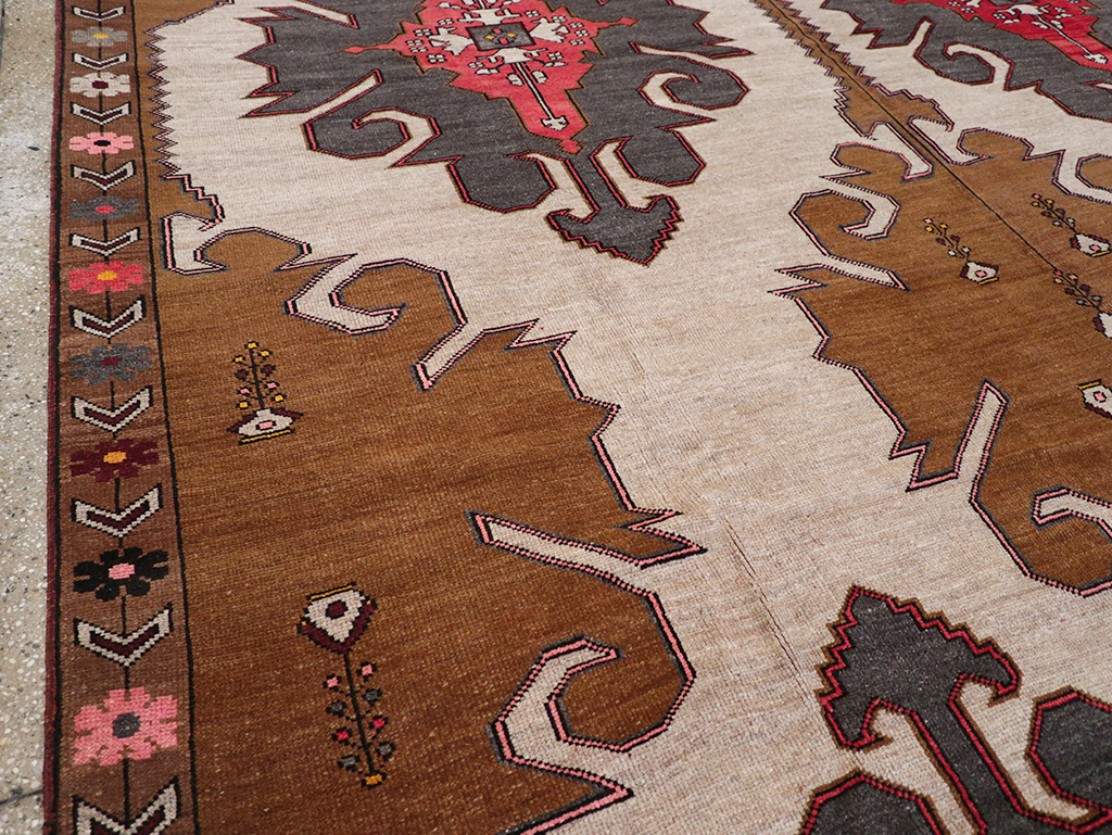 Vintage Turkish Anatolian Room Size Carpet, No.32587 - Staging