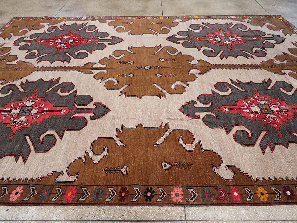 Vintage Turkish Anatolian Room Size Carpet, No.32587 - Staging