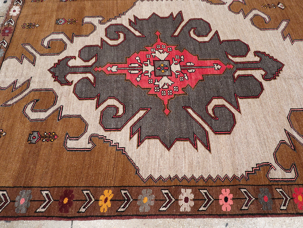 Vintage Turkish Anatolian Room Size Carpet, No.32587 - Staging