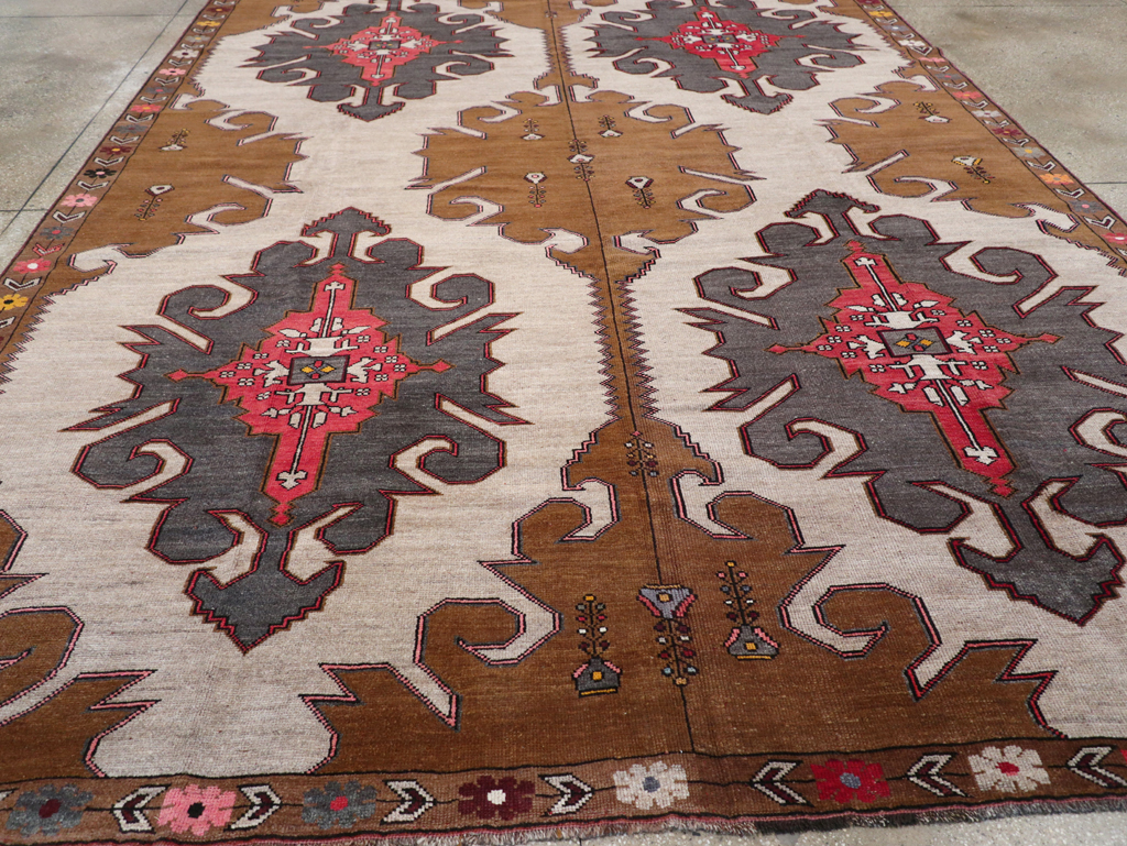 Vintage Turkish Anatolian Room Size Carpet, No.32587 - Staging