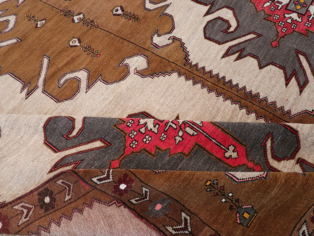 Vintage Turkish Anatolian Room Size Carpet, No.32587 - Staging