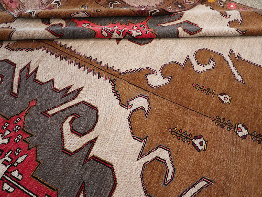 Vintage Turkish Anatolian Room Size Carpet, No.32587 - Staging