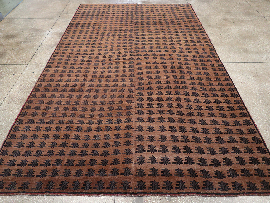 Vintage Turkish Anatolian Room Size Carpet, No.32588 - Staging