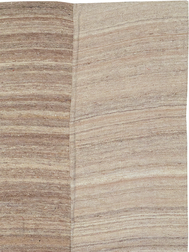 Modern Turkish Flatweave Kilim Room Size Carpet, No.32593 - Staging