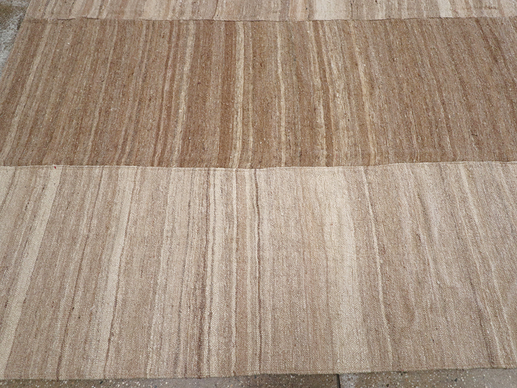 Modern Turkish Flatweave Kilim Room Size Carpet, No.32593 - Staging