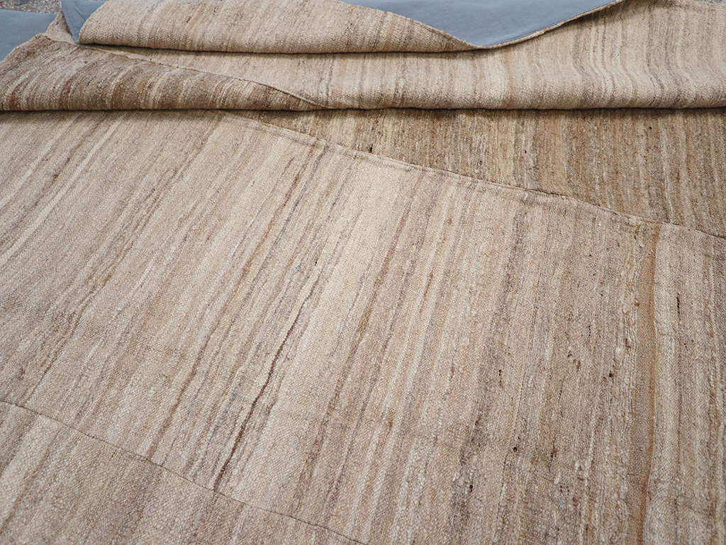 Modern Turkish Flatweave Kilim Room Size Carpet, No.32593 - Staging