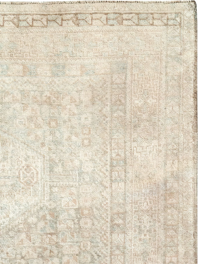 Vintage Persian Shiraz Accent Rug, No.32598 - Staging