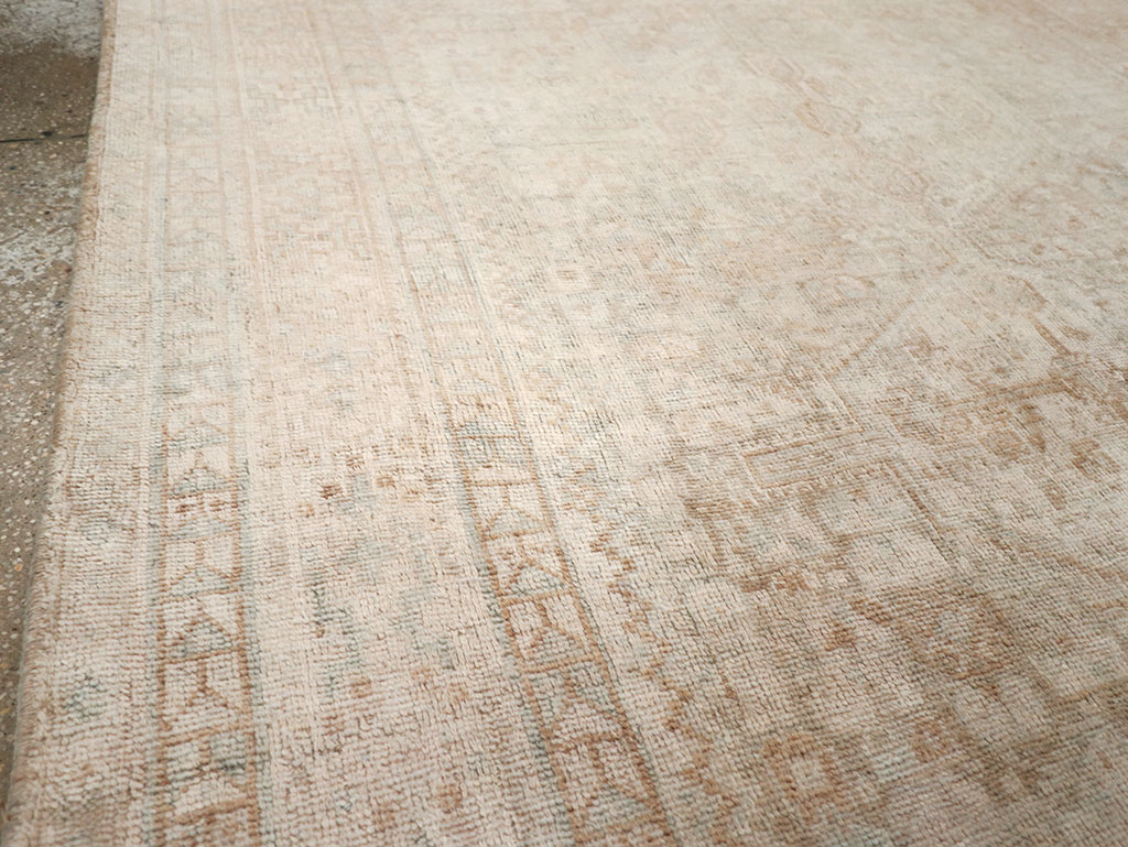 Vintage Persian Shiraz Accent Rug, No.32598 - Staging