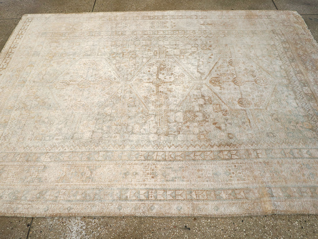 Vintage Persian Shiraz Accent Rug, No.32598 - Staging